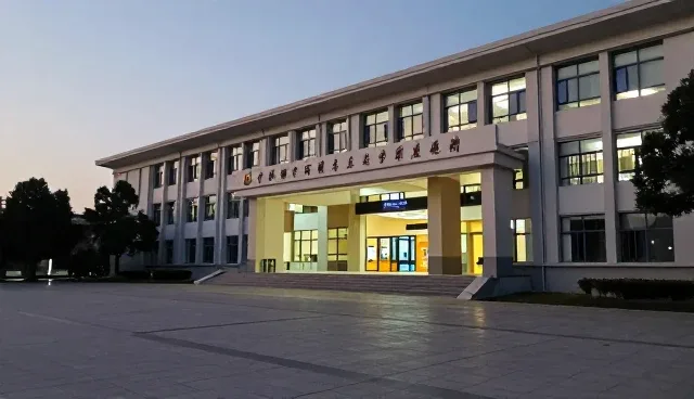 提示词交易如何产品化:链接带货与关键词检索的取舍